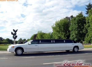 LINCOLN TOWN CAR 120 (z czarnym dachem)