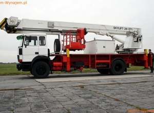 Podnośniki koszowe Bronto skylift 22-2T1 wraz z operatorem