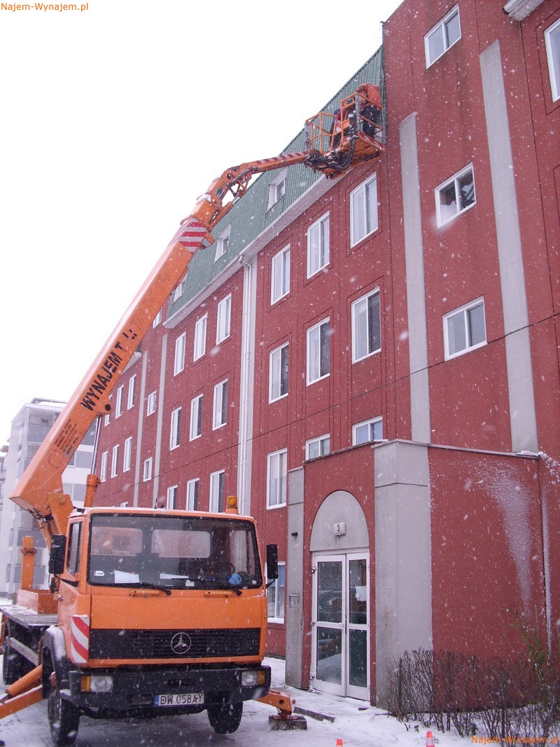 Wynajem PODNOSNIKi KOSZOWe Wumag 27m WROCLAW